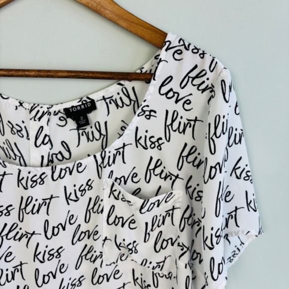 Torrid Love Flirt Kiss Button Back Blouse Size 2X - Picture 5 of 6